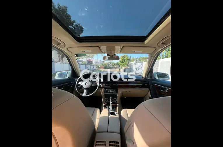 Used  2011 GLK350 Mercedes-Benz  Fullest option for sale in Abuja, FCT - photo 4 of 5