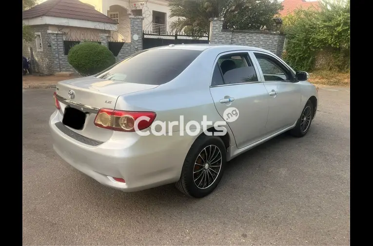 SUPER CLEAN 2010 TOYOTA COROLLA LE - 5/5