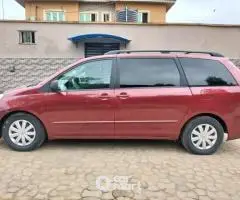 Used Toyota Sienna 2004