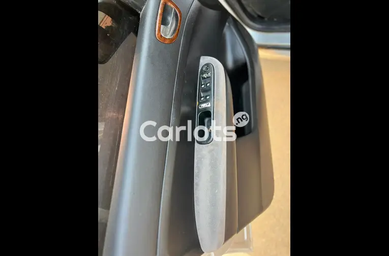 PEUGEOT 307 2004 MODEL for sale in Zaria, Kaduna - thumbnail 5