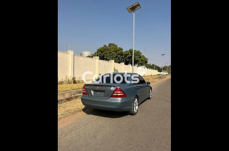 FOREIGN USED FIRST BODY 2007 MERCEDES BENZ C230 SPORT for sale in Kaduna - thumbnail 5