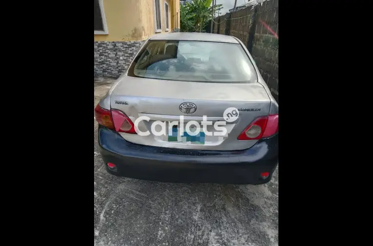 Used Toyota Corolla 2010 - 2/5