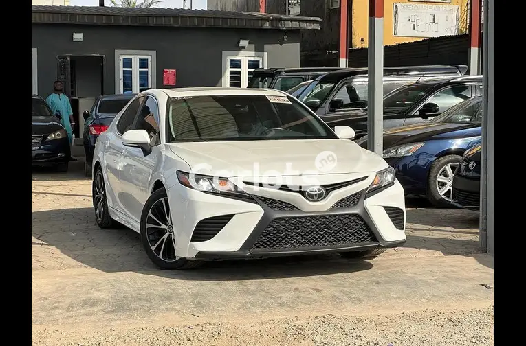 Used Toyota Camry SE 2018 - 1/5