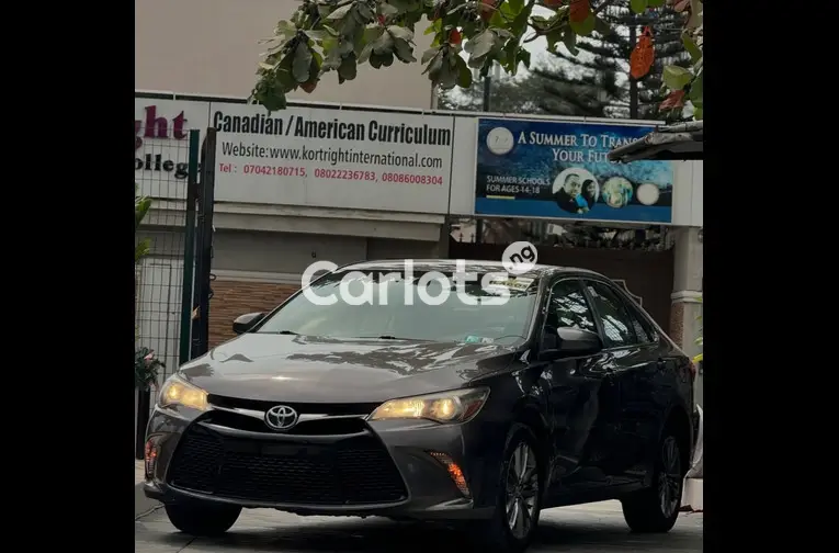 Tokunbo 2017 Toyota Camry SE - 1/5