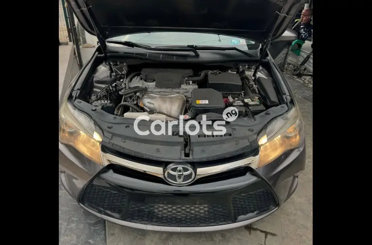 Tokunbo 2017 Toyota Camry SE - 4/5