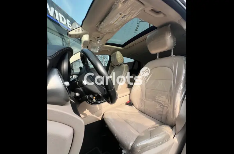 Tokunbo 2017 Mercedes Benz GLC300 Coupe - 2/5