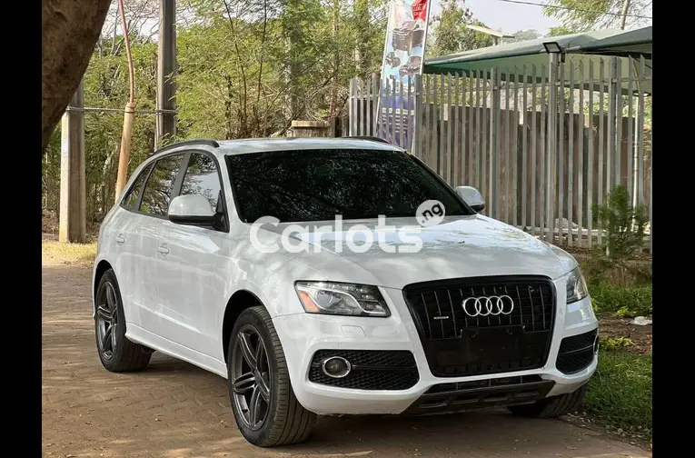 SUPER CLEAN 2013 AUDI Q5