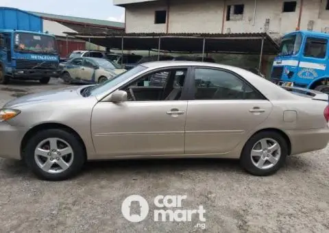 Used Toyota Camry 2004 - 2/5