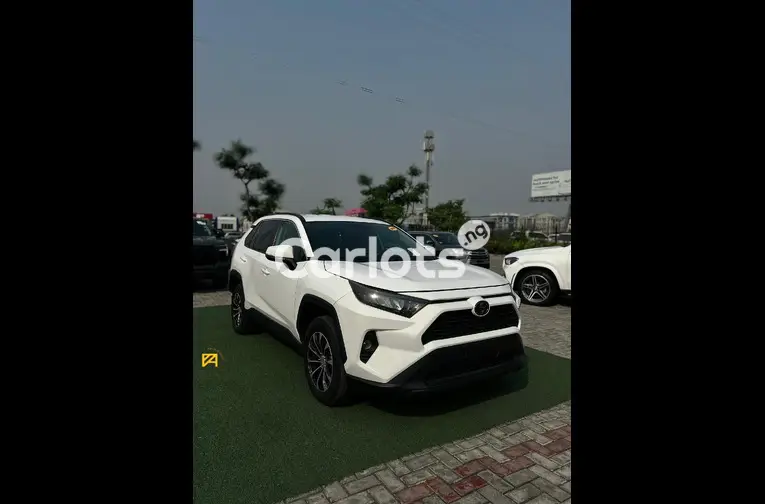 2019 Toyota Rav4 XLE Premium - 1/5