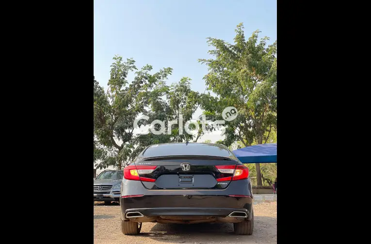 EXTREMELY CLEAN NIGERIA USED 2018 HONDA ACCORD - 5/5