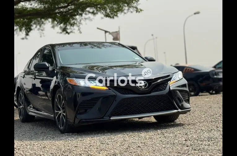 FOREIGN USED 2020 TOYOTA CAMRY SE - 2/5