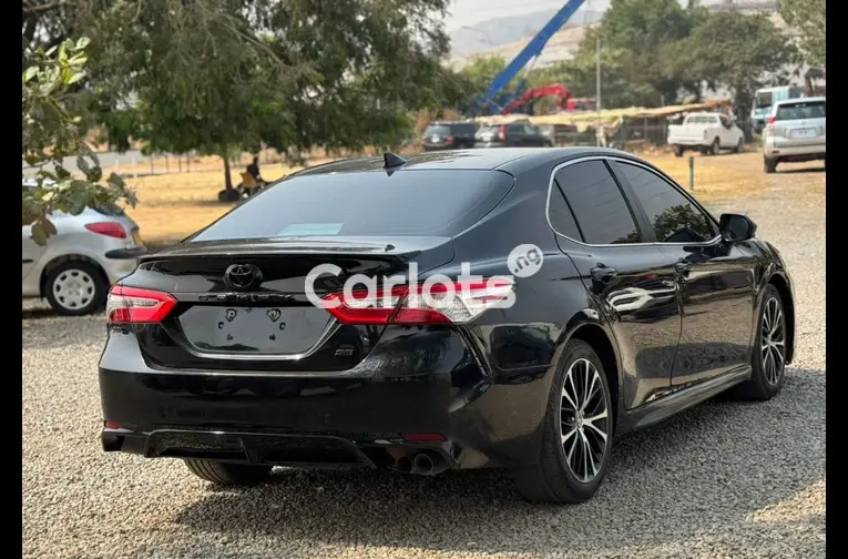 FOREIGN USED 2020 TOYOTA CAMRY SE - 4/5