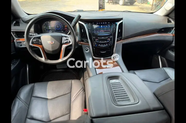 2019 CADILLAC ESCALADE - 2/5