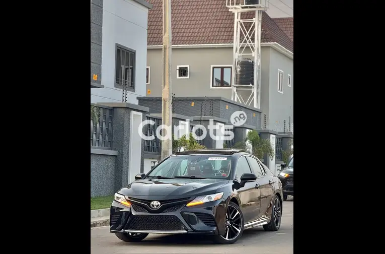 FOREIGN USED 2018 TOYOTA CAMRY XSE FULL OPTION