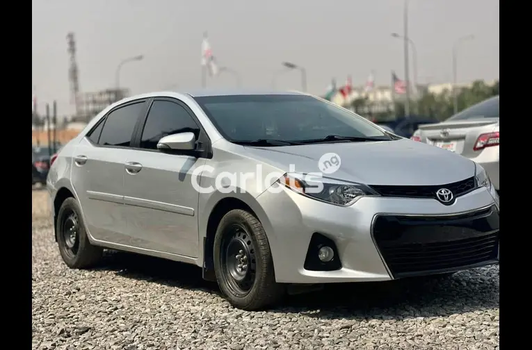 FOREIGN USED 2015 TOYOTA COROLLA S - 2/5