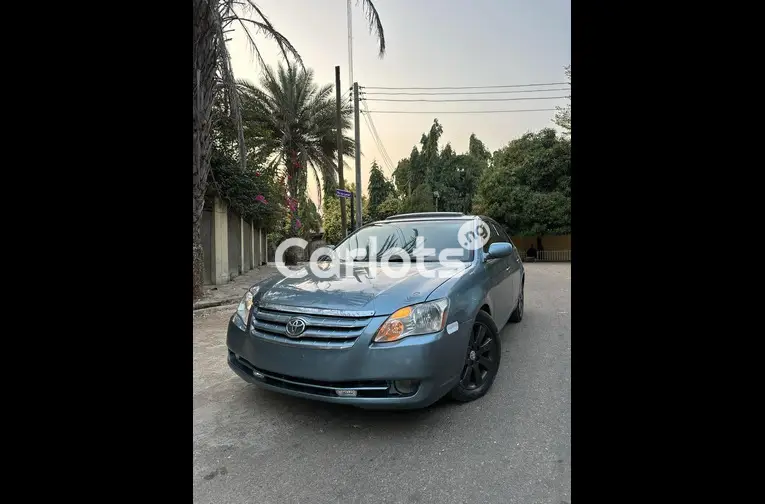 SUPER CLEAN 2006 TOYOTA AVALON for sale in Kaduna