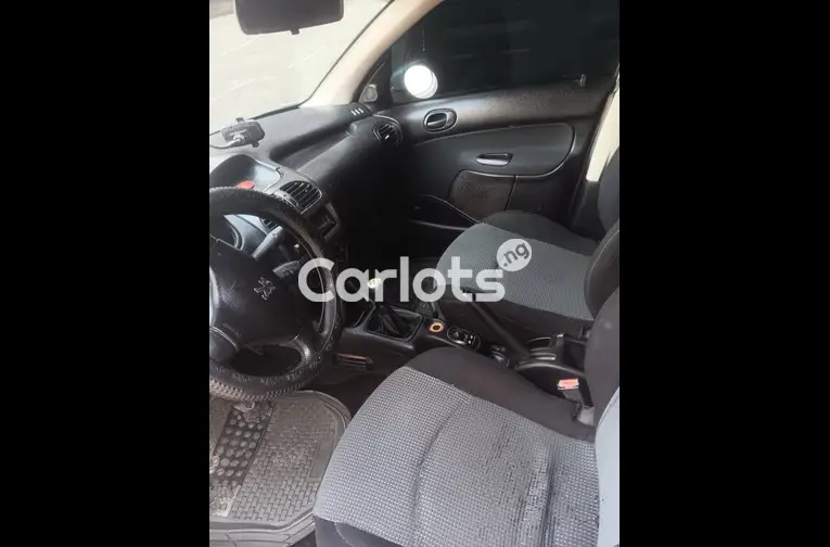 Extremely clean used 2006 Peugeot 206 - 4