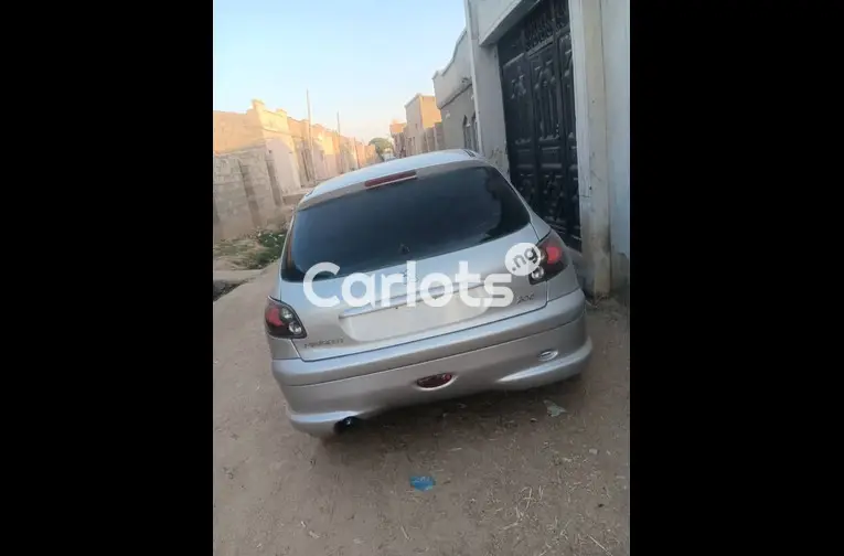 Extremely clean used 2006 Peugeot 206 - 5