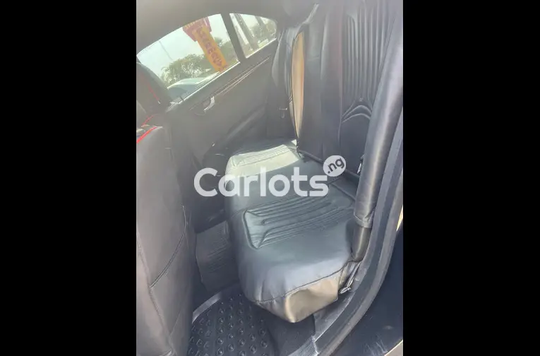 Nigerian Used Extremely clean 2008 Mercedes Benz C300 for sale in Garki, FCT - thumbnail 2