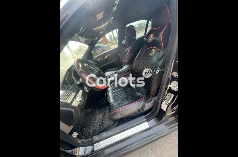 Nigerian Used Extremely clean 2008 Mercedes Benz C300 for sale in Garki, FCT - thumbnail 3