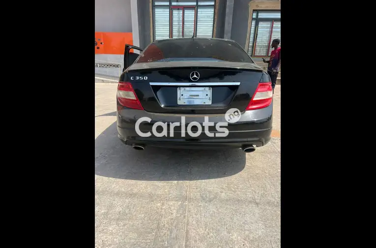 Nigerian Used Extremely clean 2008 Mercedes Benz C300 for sale in Garki, FCT - thumbnail 5