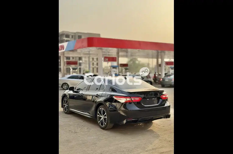 FOREIGN USED 2020 TOYOTA CAMRY SE - 4/5