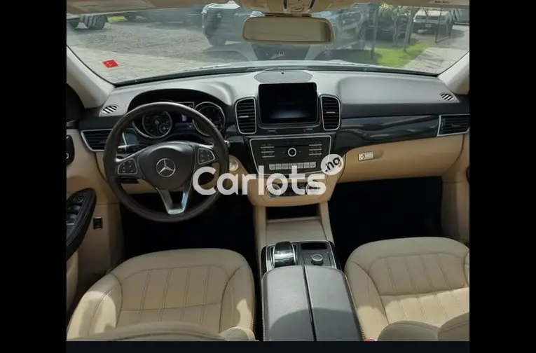 2018 Mercedes Benz GLE 350 - 2/5