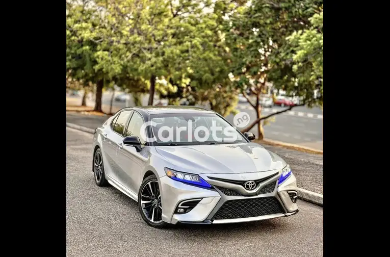 FOREIGN USED 2018 TOYOTA CAMRY XSE FULL OPTION - 1/5