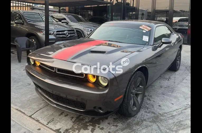 Tokunbo 2015 Dodge Challenger - 1/5