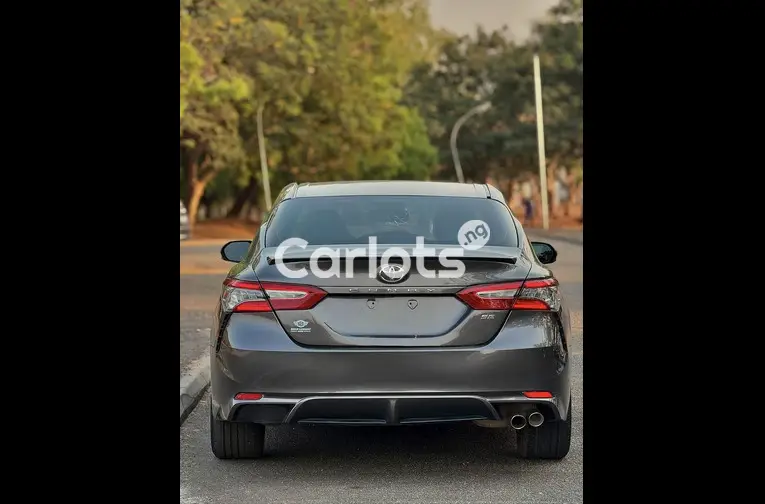 2019 TOYOTA CAMRY SE - 5/5