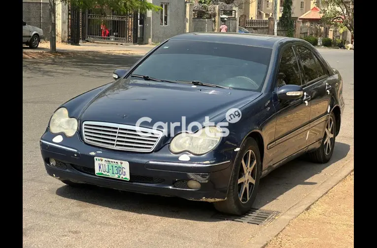 Nigerian Used Neatly use 2005 Mercedes Benz C240 Kompressor for sale in Garki, FCT - photo 1 of 5