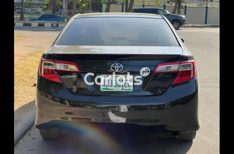 Neatly use Toyota Camry 2013 SE - 4