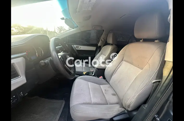 Distress sales 2015 Toyota corolla - 2