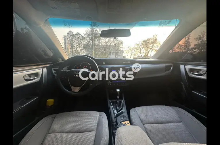 Distress sales 2015 Toyota corolla - 4