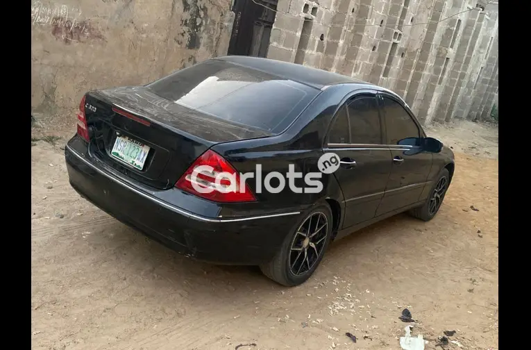 Used 2010 Mercedes Benz C240 for sale in Kano - photo 5 of 5