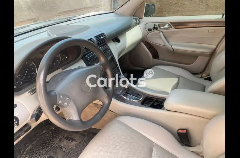 Used 2010 Mercedes Benz C240 for sale in Kano - photo 4 of 5