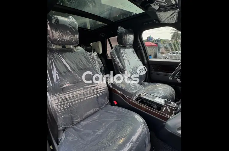 Tokunbo 2018 Range Rover Vogue HSE - 3/5