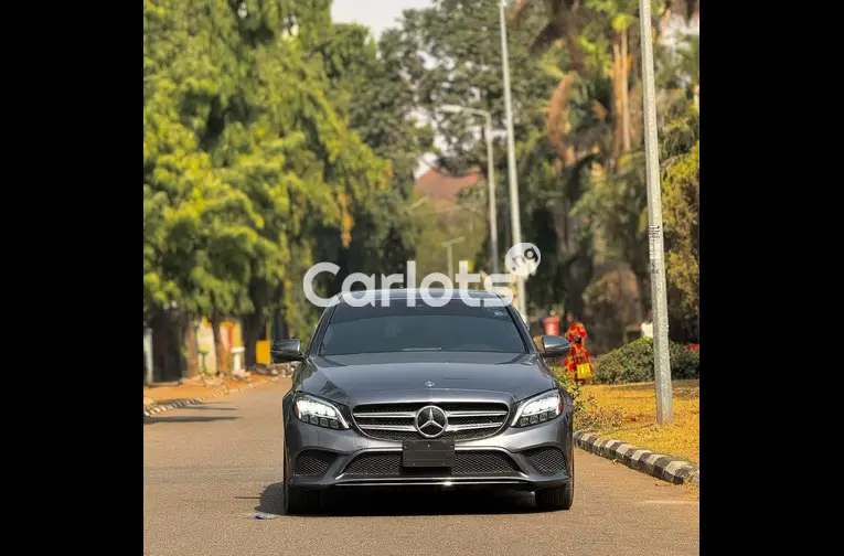 BRAND NEW 2022 MERCEDES BENZ C300 - 2/5