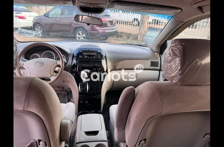 SUPER CLEAN TOYOTA SIENNA for sale in Kaduna, Kaduna - photo 2 of 5