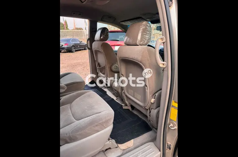 SUPER CLEAN TOYOTA SIENNA for sale in Kaduna, Kaduna - thumbnail 3