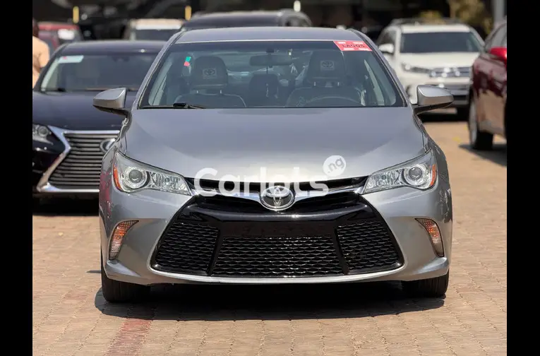 FOREIGN USED 2016 TOYOTA CAMRY SE