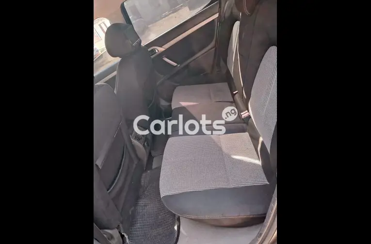 Nigerian Used Peugeot 407 2005 for sale in Kaduna - photo 3 of 5