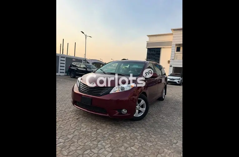FOREIGN STANDARD 2011 TOYOTA SIENNA SE for sale in Kaduna, Kaduna - thumbnail 2