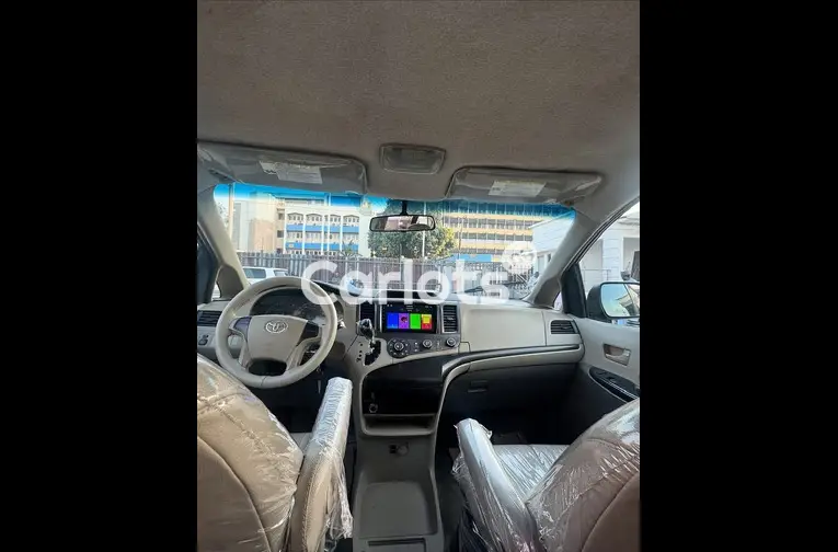 FOREIGN STANDARD 2011 TOYOTA SIENNA SE for sale in Kaduna, Kaduna - photo 3 of 5
