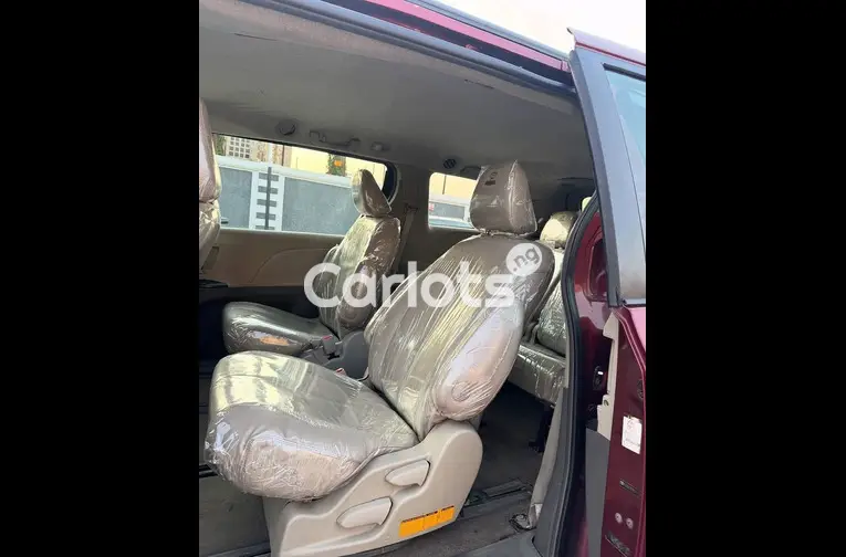 FOREIGN STANDARD 2011 TOYOTA SIENNA SE for sale in Kaduna, Kaduna - thumbnail 4