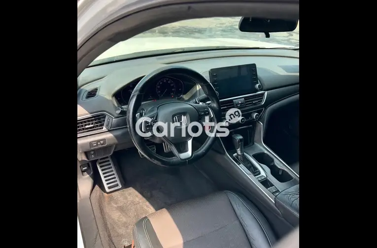 Tokunbo 2019 Honda Accord - 2/5