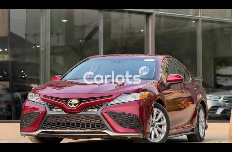 2018 Toyota Camry LE - 1/5