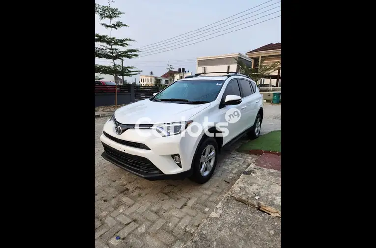 Tokunbo 2014 Facelift to 2018 Toyota RAV4 - 1/5