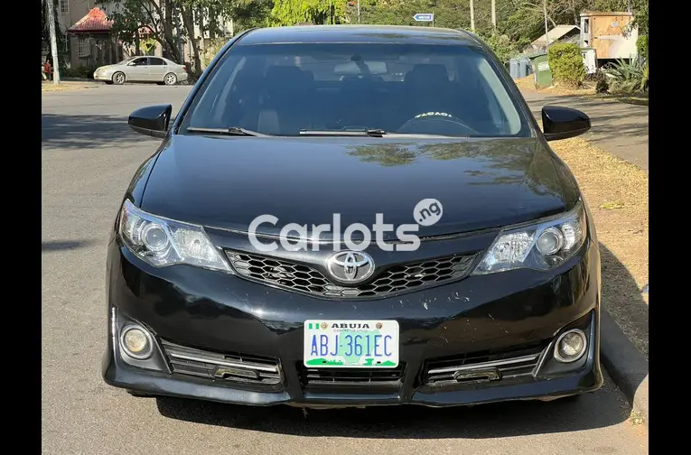 Super clean 2013 Toyota Camry SE