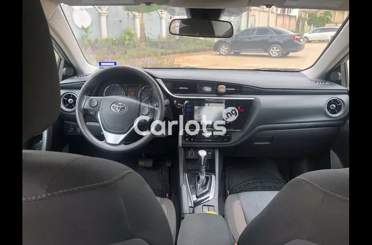 Tokunbo 2018 Toyota Corolla LE - 2/5